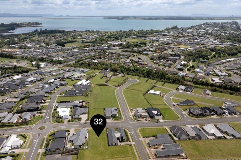 Photo of property in 32 Ridge Drive, Omokoroa, 3114