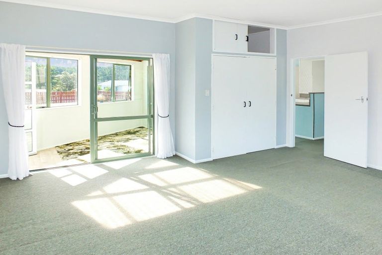 Photo of property in 10 Hennessy Street West, Foxton Beach, Foxton, 4815