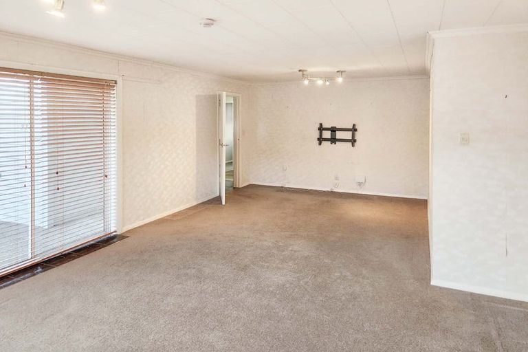 Photo of property in 215 Stokes Valley Road, Stokes Valley, Lower Hutt, 5019