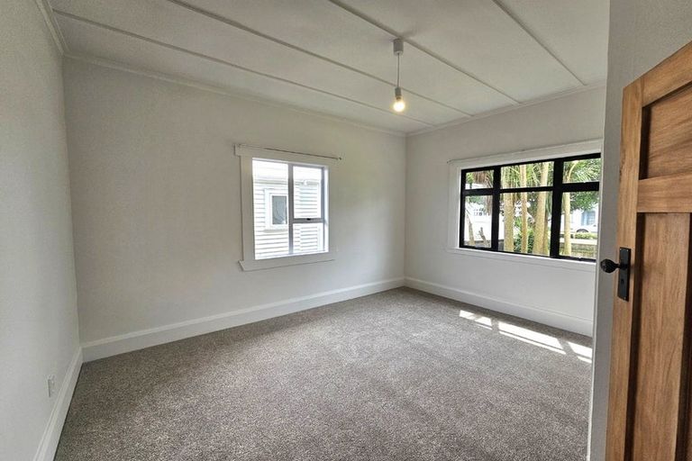 Photo of property in 40 Record Street, Fitzroy, New Plymouth, 4312