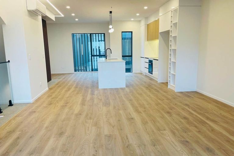 Photo of property in 20 Mina Way, Browns Bay, Auckland, 0630