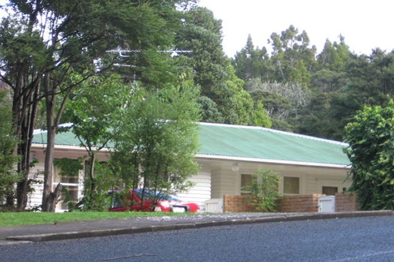 Photo of property in 1 Sylvan Valley Avenue, Titirangi, Auckland, 0604