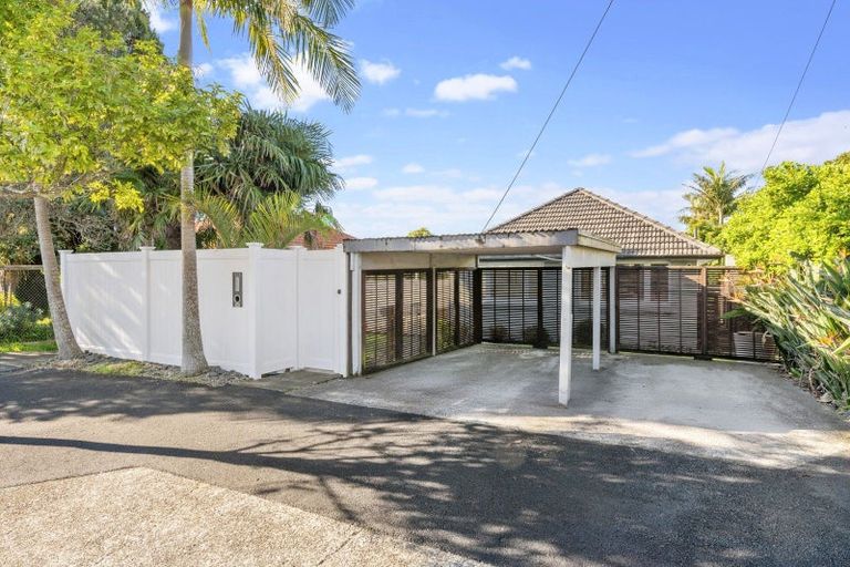 Photo of property in 1/123 Queen Street, Northcote Point, Auckland, 0627