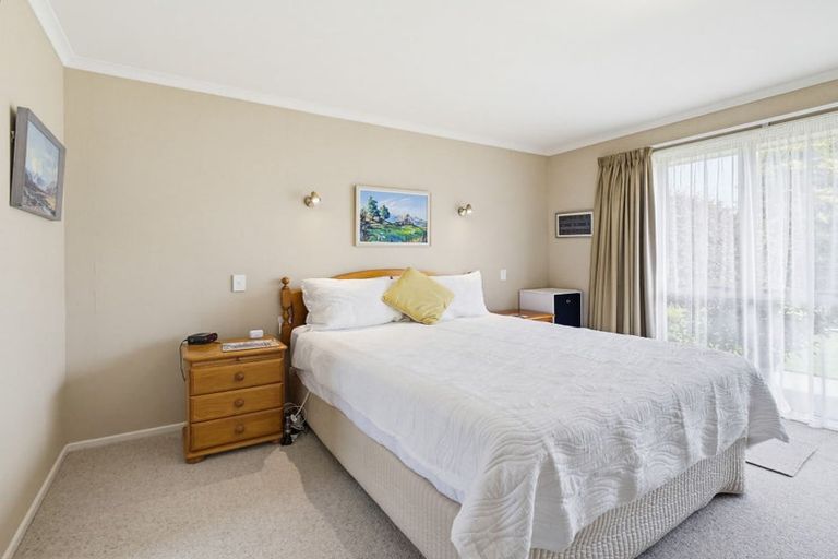 Photo of property in 4 Brooklyn Heights Drive, Kelvin Grove, Palmerston North, 4414