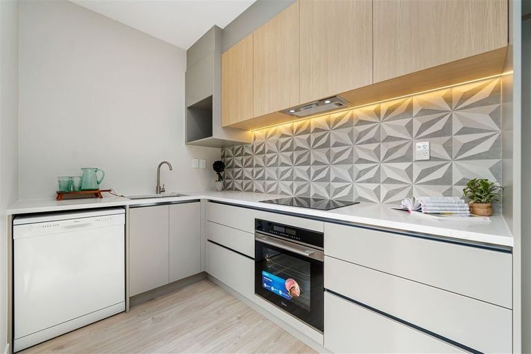 Photo of property in 17 Morus Road, Massey, Auckland, 0614