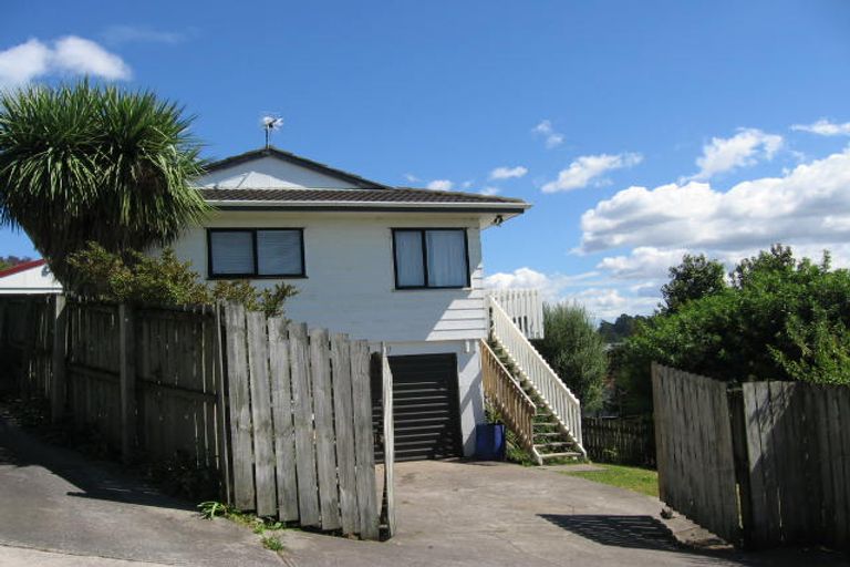 Photo of property in 2/19 Exeter Place, Unsworth Heights, Auckland, 0632