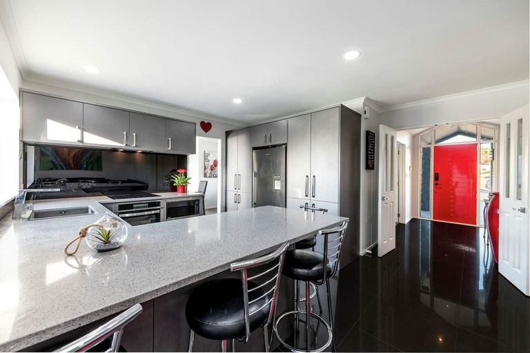 Photo of property in 6 John Brooke Crescent, East Tamaki Heights, Auckland, 2016