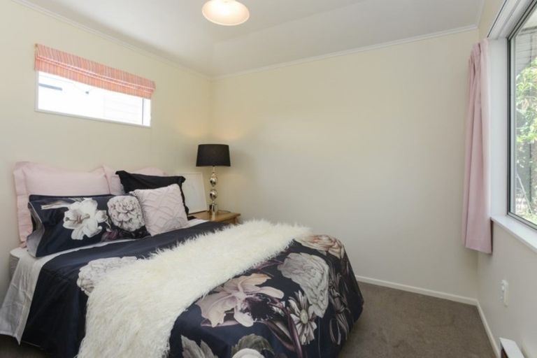 Photo of property in 16 Selwyn Road, Havelock North, 4130