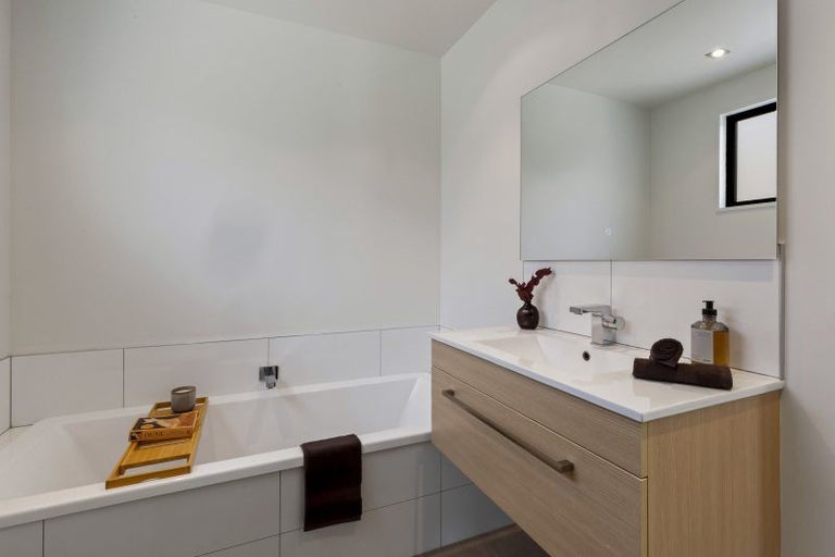 Photo of property in 56 Jacks Point Rise, Jacks Point, Queenstown, 9371