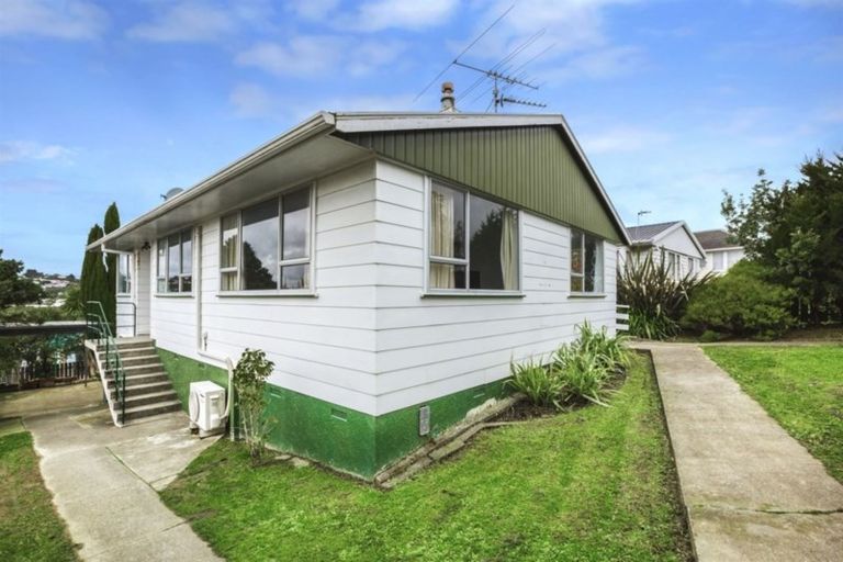 Photo of property in 32 Desert Gold Street, Ascot Park, Porirua, 5024