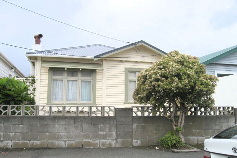 Photo of property in 127 Onepu Road, Lyall Bay, Wellington, 6022
