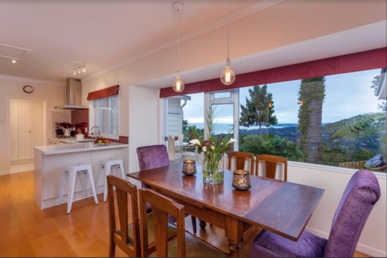 Photo of property in 114 Scenic Drive, Titirangi, Auckland, 0604