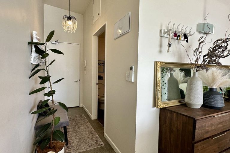Photo of property in 1/25 Home Street, Mount Victoria, Wellington, 6011
