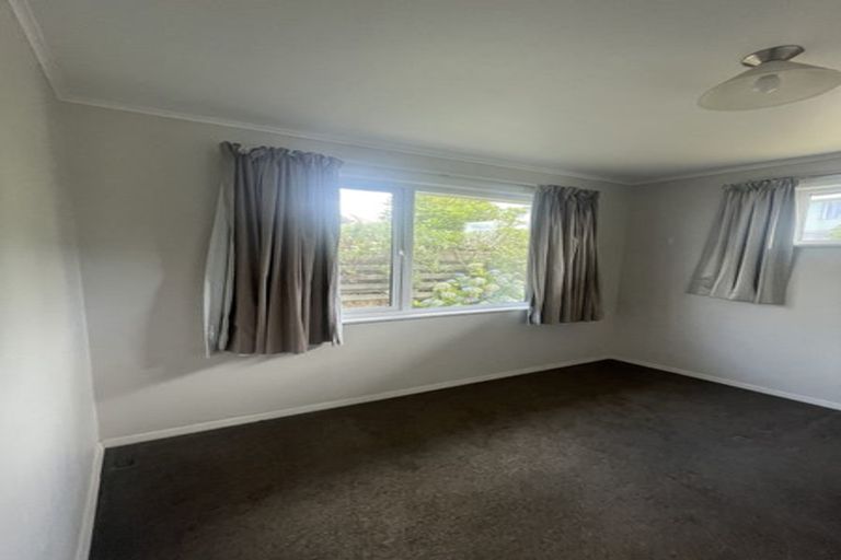Photo of property in 12 Fitzpatrick Street, Newlands, Wellington, 6037
