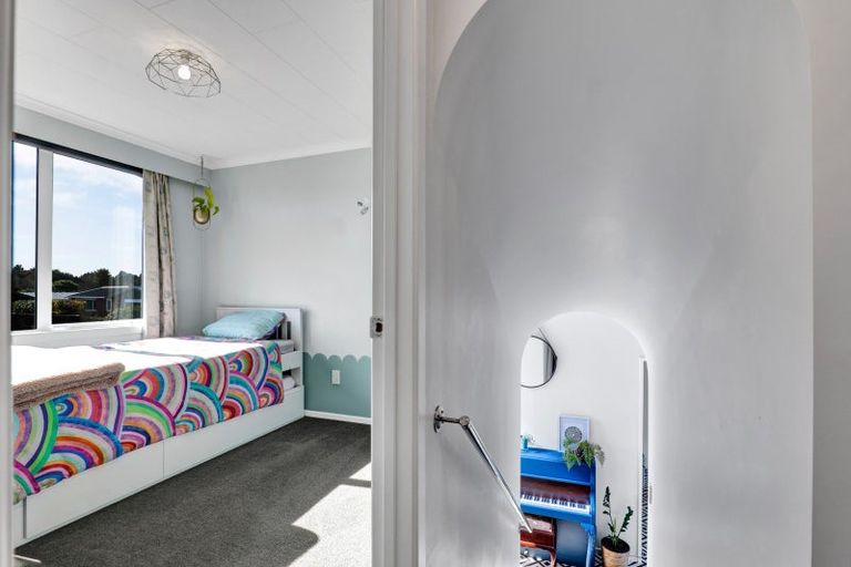 Photo of property in 17 Oberon Street, Stratford, 4332