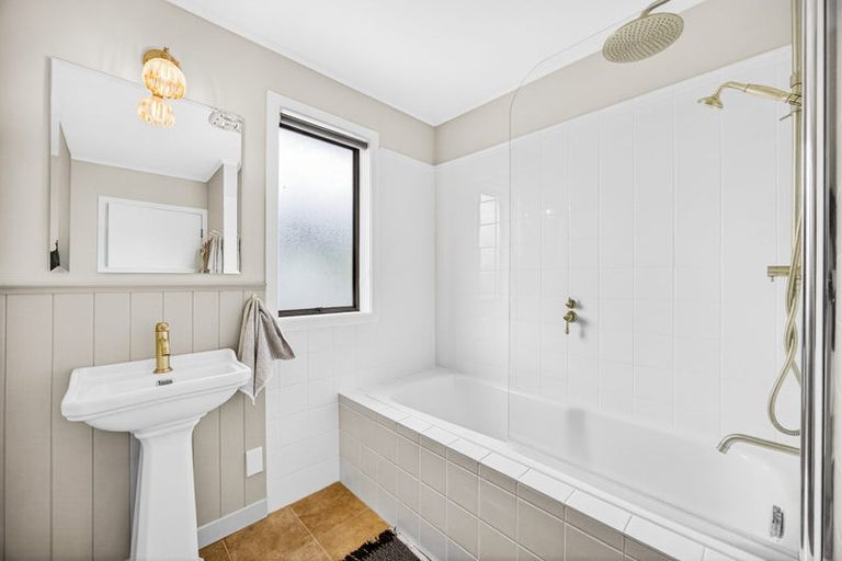 Photo of property in 53 Cambridge Road, Riverhead, 0820