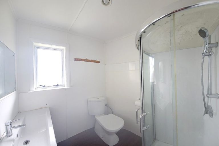 Photo of property in 43 Lyndfield Lane, Newlands, Wellington, 6037