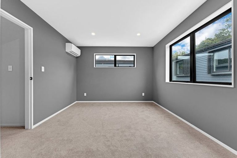 Photo of property in 2 Kama Place, Sunnynook, Auckland, 0620