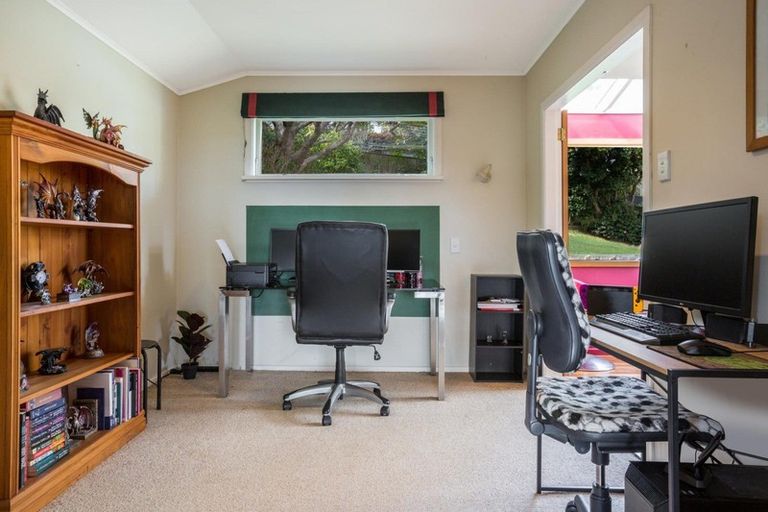 Photo of property in 10 Huntingdon Street, Northland, Wellington, 6012