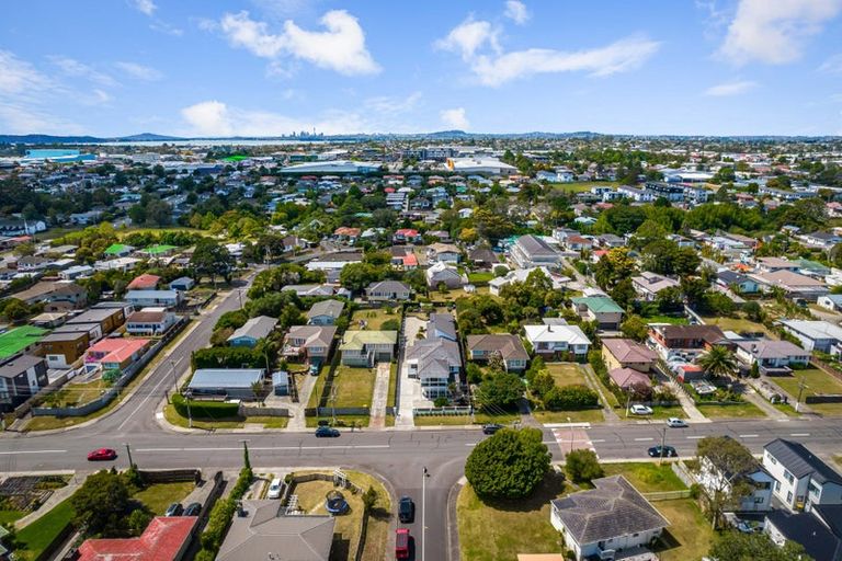Photo of property in 181 Rathgar Road, Henderson, Auckland, 0610