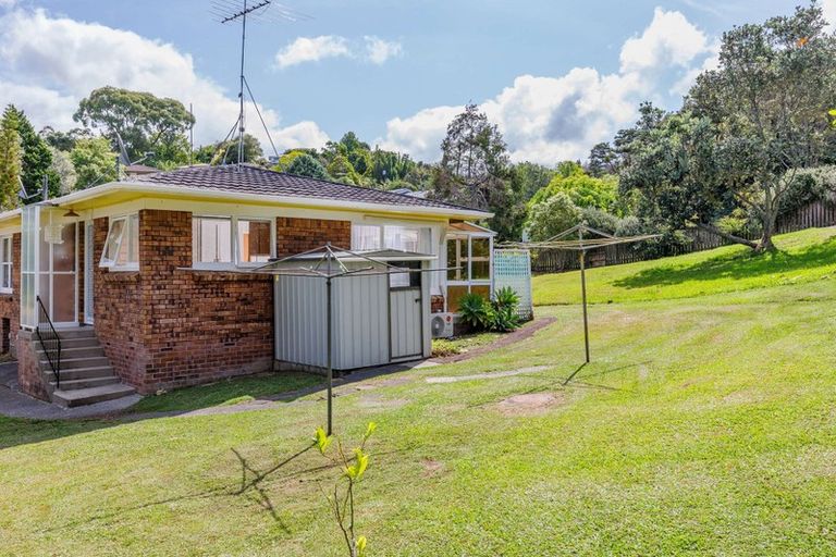 Photo of property in 2/53 Ayton Drive, Totara Vale, Auckland, 0629