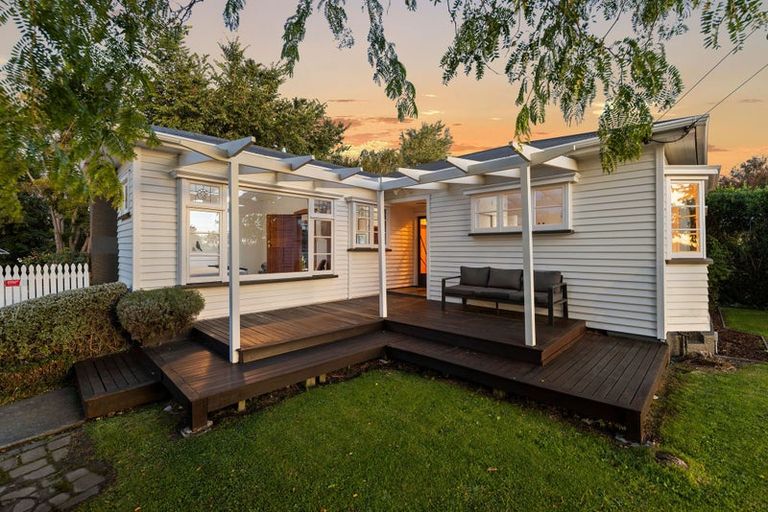 Photo of property in 211 Fifield Terrace, Opawa, Christchurch, 8023