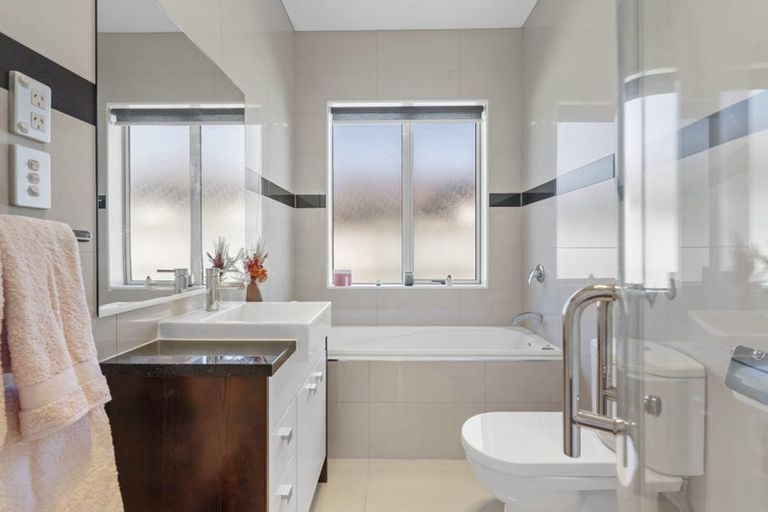 Photo of property in 13 Dromoland Drive, Flat Bush, Auckland, 2019