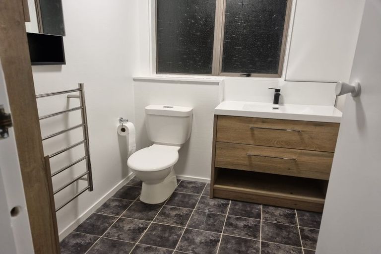 Photo of property in 2 Hetley Crescent, Taradale, Napier, 4112