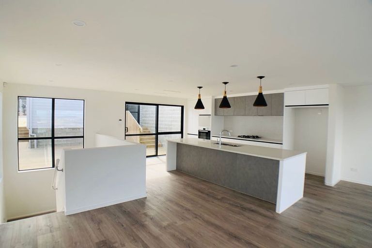 Photo of property in 38 Ascension Crescent, Orewa, 0931