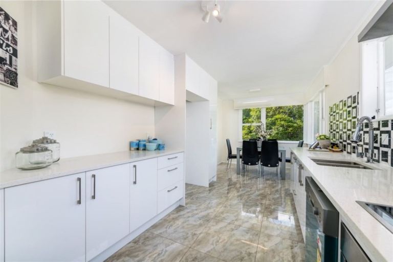 Photo of property in 2 Taioma Crescent, Te Atatu Peninsula, Auckland, 0610