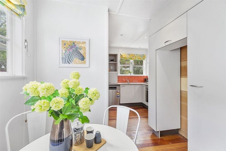 Photo of property in 11 Warwick Street, Wilton, Wellington, 6012