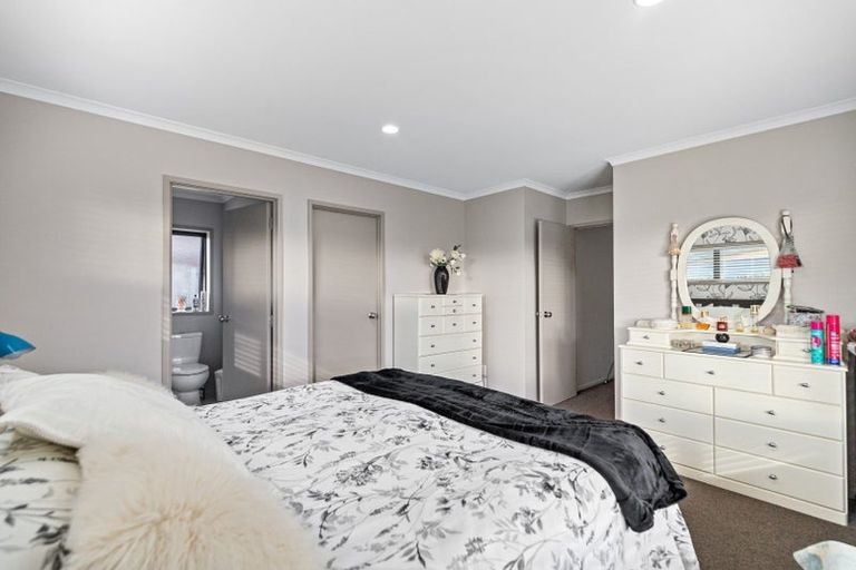 Photo of property in 102 Farringdon Avenue, Rototuna North, Hamilton, 3210