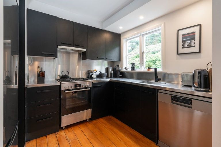 Photo of property in 421 Ohiro Road, Brooklyn, Wellington, 6021