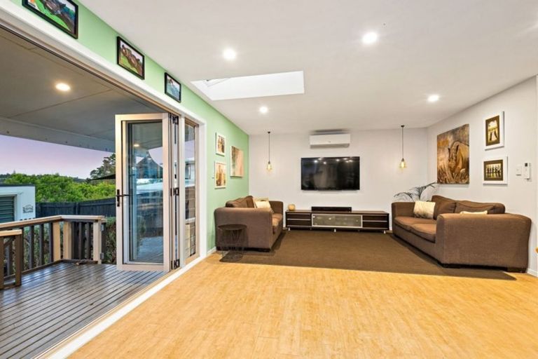 Photo of property in 40 Hartley Terrace, Massey, Auckland, 0614