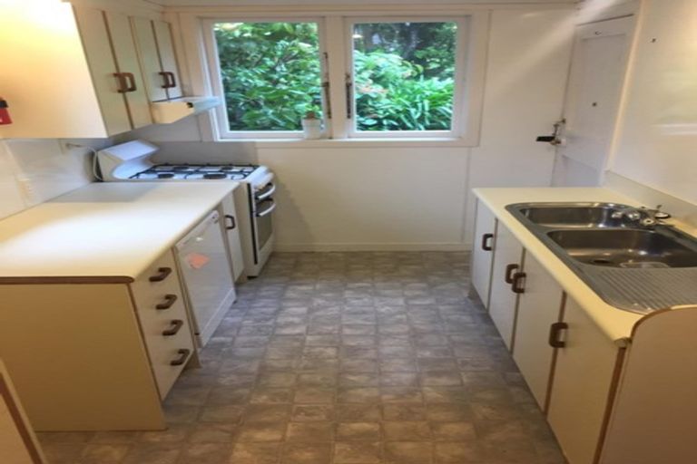 Photo of property in 11 Norfolk Street, Northland, Wellington, 6012