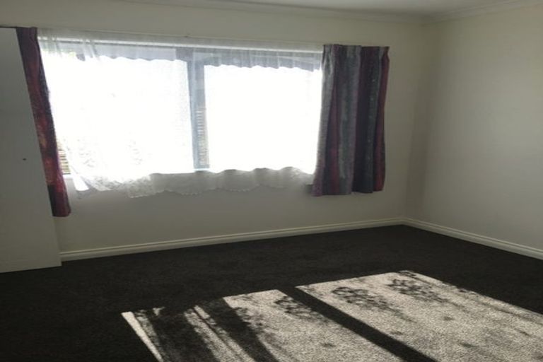 Photo of property in 14 Malin Place, Pinehill, Auckland, 0632