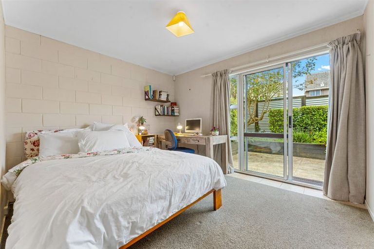 Photo of property in 1/1 Gatman Street, Birkdale, Auckland, 0626