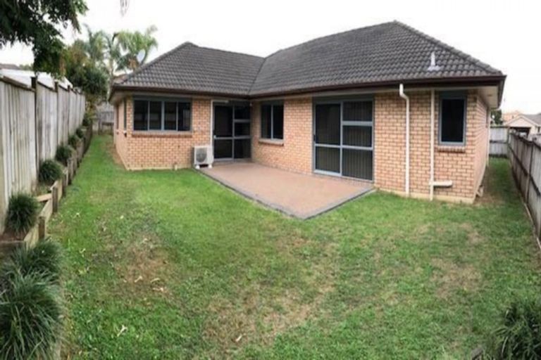 Photo of property in 12 Glastry Close, East Tamaki Heights, Auckland, 2016