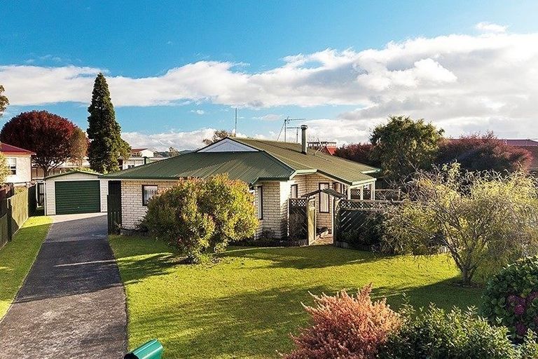 Photo of property in 32 Norfolk Rise, Waiuku, 2123