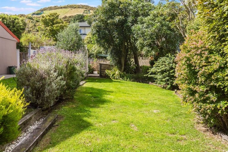 Photo of property in 12 Kilkelly Close, Tawa, Wellington, 5028