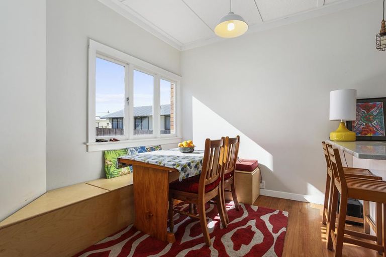 Photo of property in 4 Fruitvale Road, New Lynn, Auckland, 0600