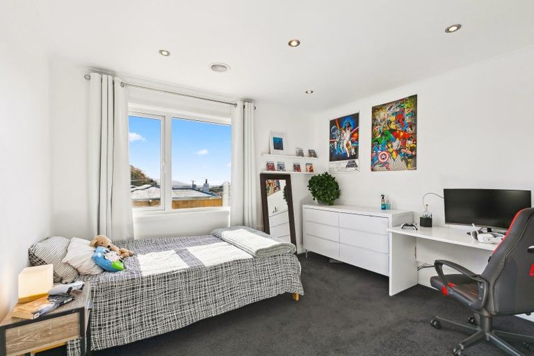 Photo of property in 9 Balmain Street, Newlands, Wellington, 6037