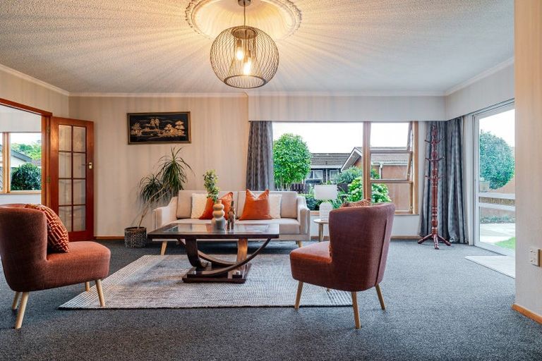 Photo of property in 86 Wikiriwhi Crescent, Awapuni, Palmerston North, 4412