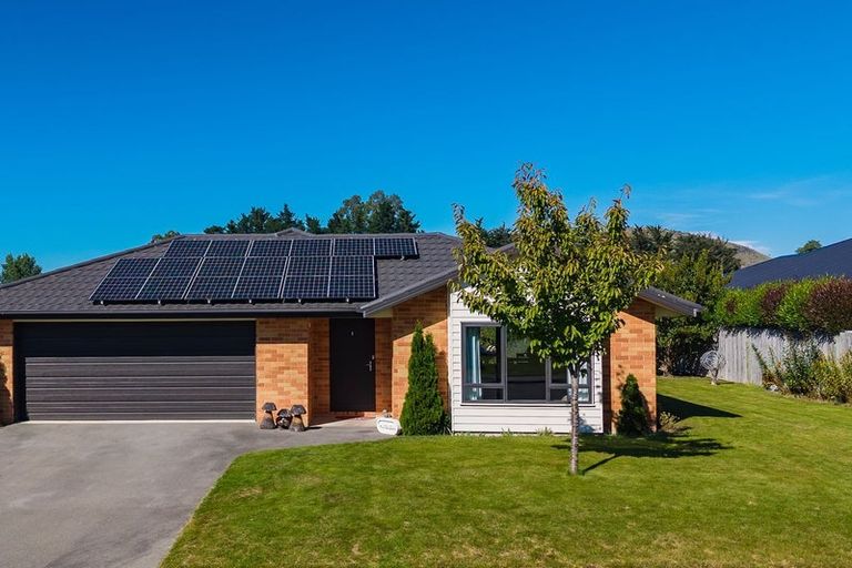 Photo of property in 17 Eric Batchelor Place, Waimate, 7924