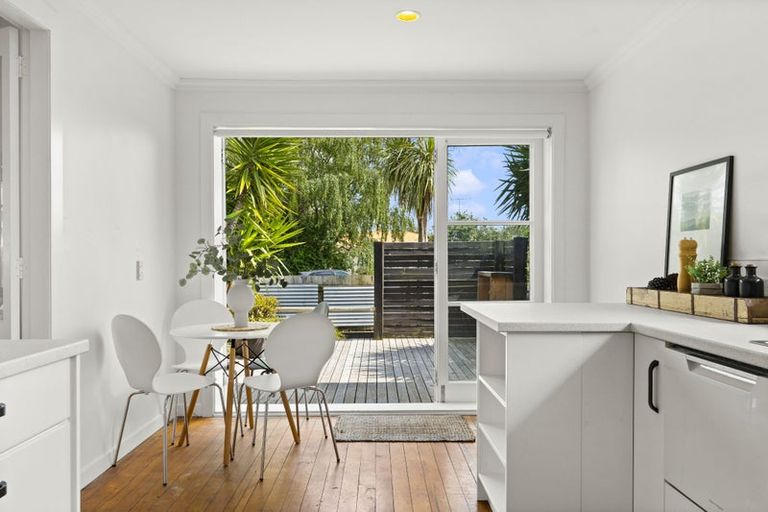 Photo of property in 12 Cambridge Road, Martinborough, 5711