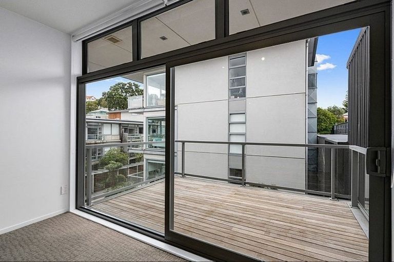 Photo of property in Revolucion Apartments, 203e/28 Torrens Terrace, Mount Cook, Wellington, 6011