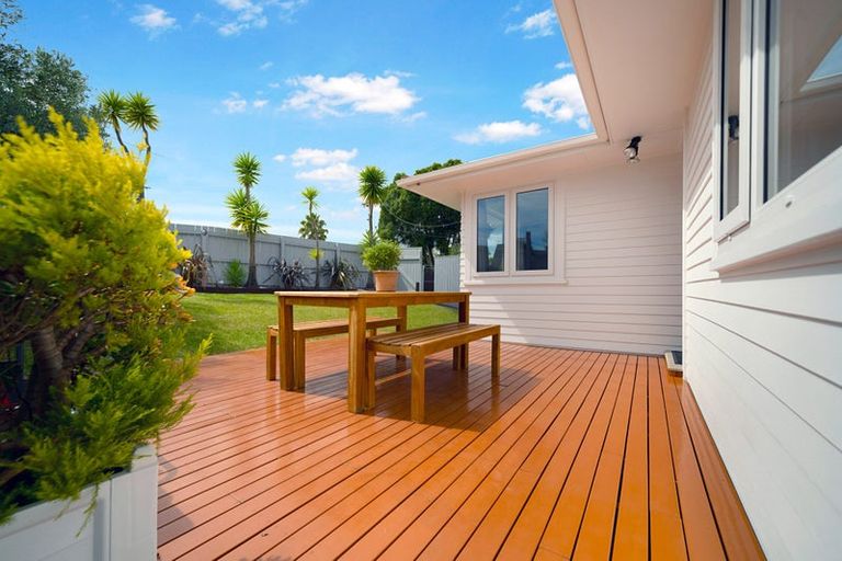 Photo of property in 23 Cornwall Street, Te Atatu South, Auckland, 0610