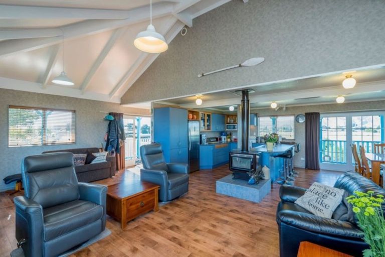 Photo of property in 9 Sylvia Way, Te Horo Beach, Otaki, 5581