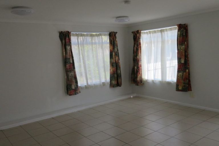 Photo of property in 1/31 Becroft Drive, Forrest Hill, Auckland, 0620