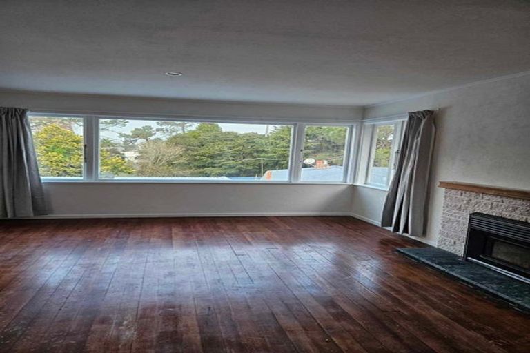 Photo of property in 8 Alston Avenue, Kelston, Auckland, 0602